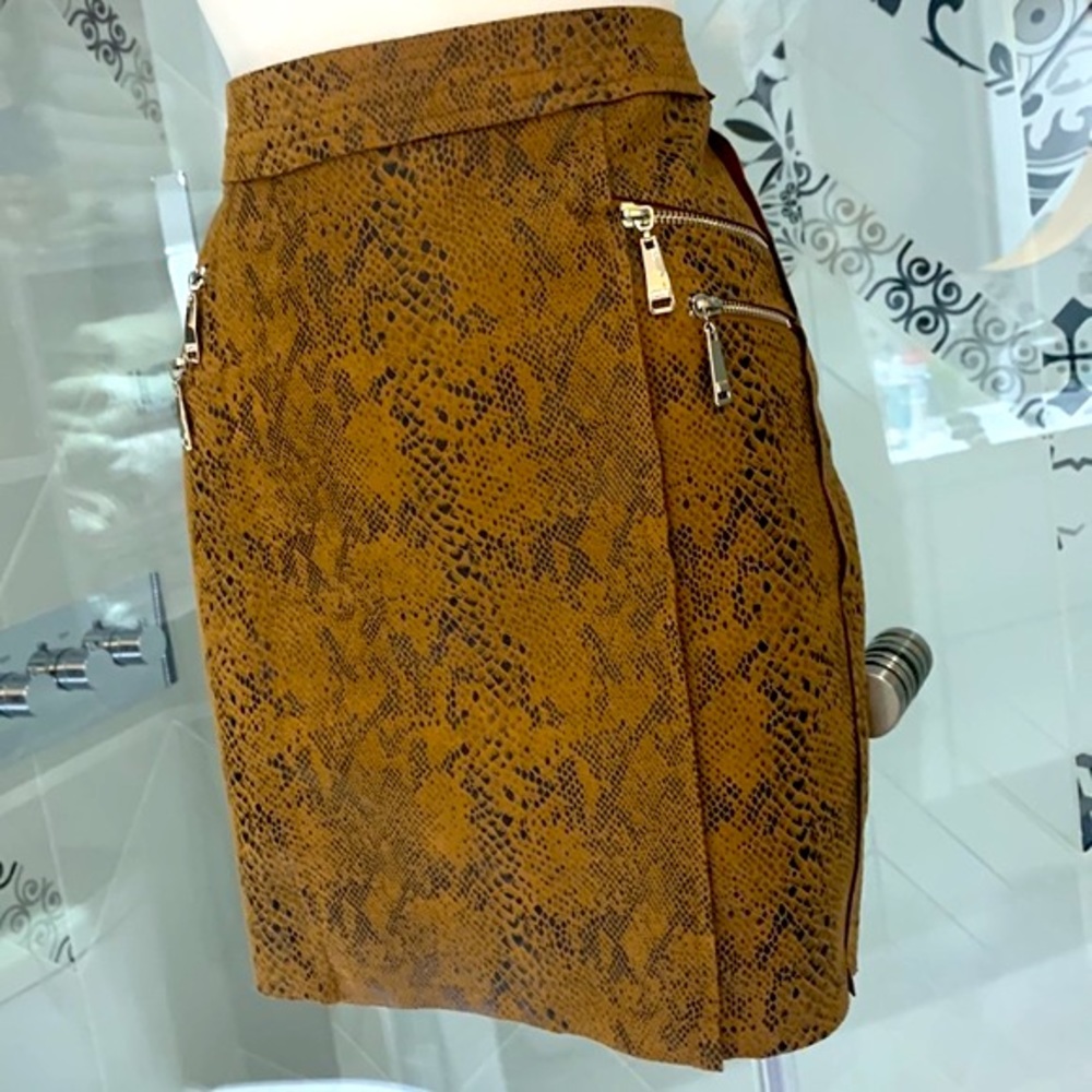 NWT 🌸Beautiful Snakeskin Faux Leather Mini Skirt - Picture 3 of 16